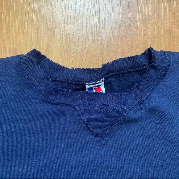 Vintage Russell Athletic Men’s Naturally Distressed Navy Crewneck Size XL - Picture 5 of 13